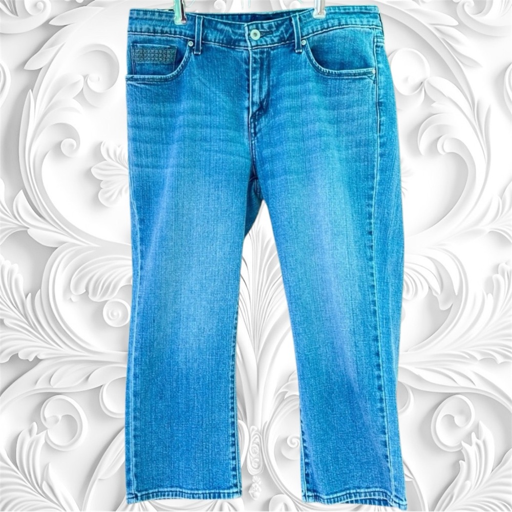 Levi’s Demi Curve Classic Med Wash Mid Rise San Francisco Capri Jean’s